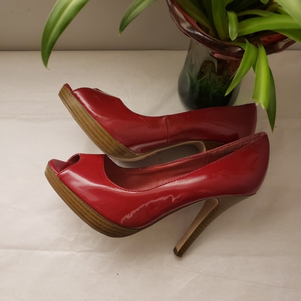 DELICIOUS RED PUMP